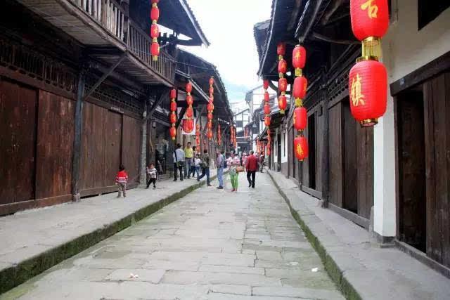 胡拥军：提升功能品质 打造城市地标